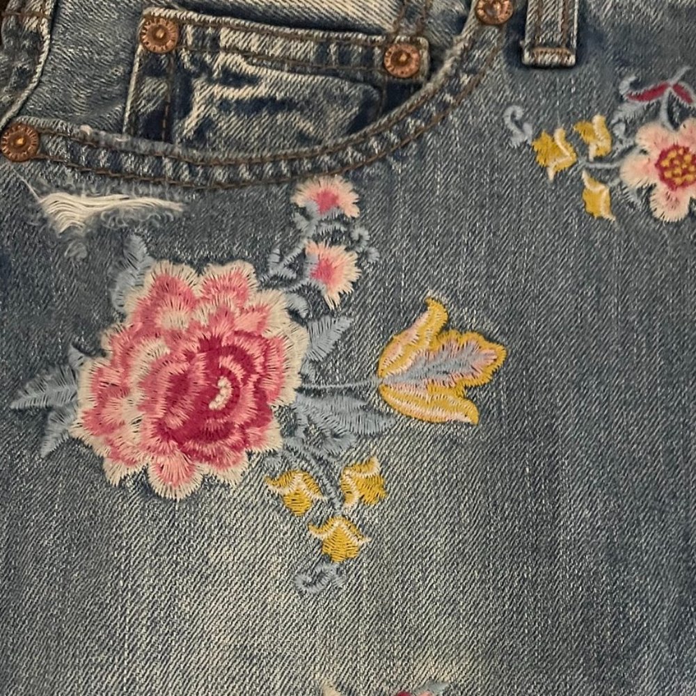 American Eagle | Floral Embroidered Jean Skirt | Button Fly | 0 - Picture 6 of 8